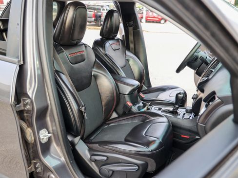 Used 2022 Jeep Cherokee Trailhawk AWD/4WD image 49