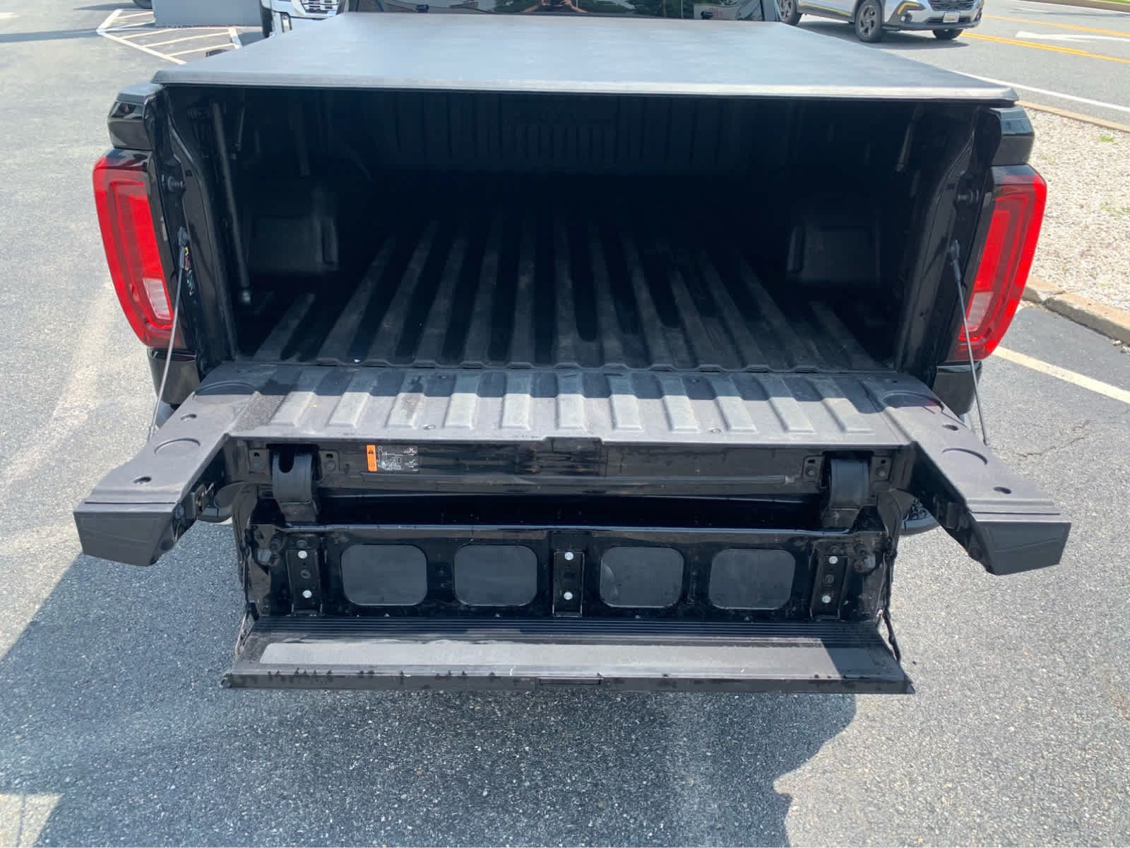 Used 2023 GMC Sierra 1500 SLT w/ SLT Premium Package AWD/4WD image 6