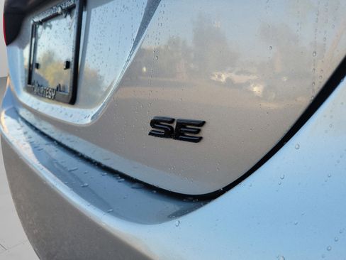 Used 2022 Toyota Camry SE w/ Convenience Package image 9