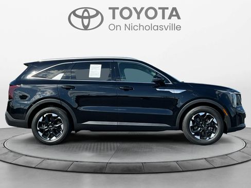 Used 2024 Kia Sorento S FWD image 6