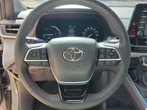 Used 2023 Toyota Sienna XSE FWD image 20