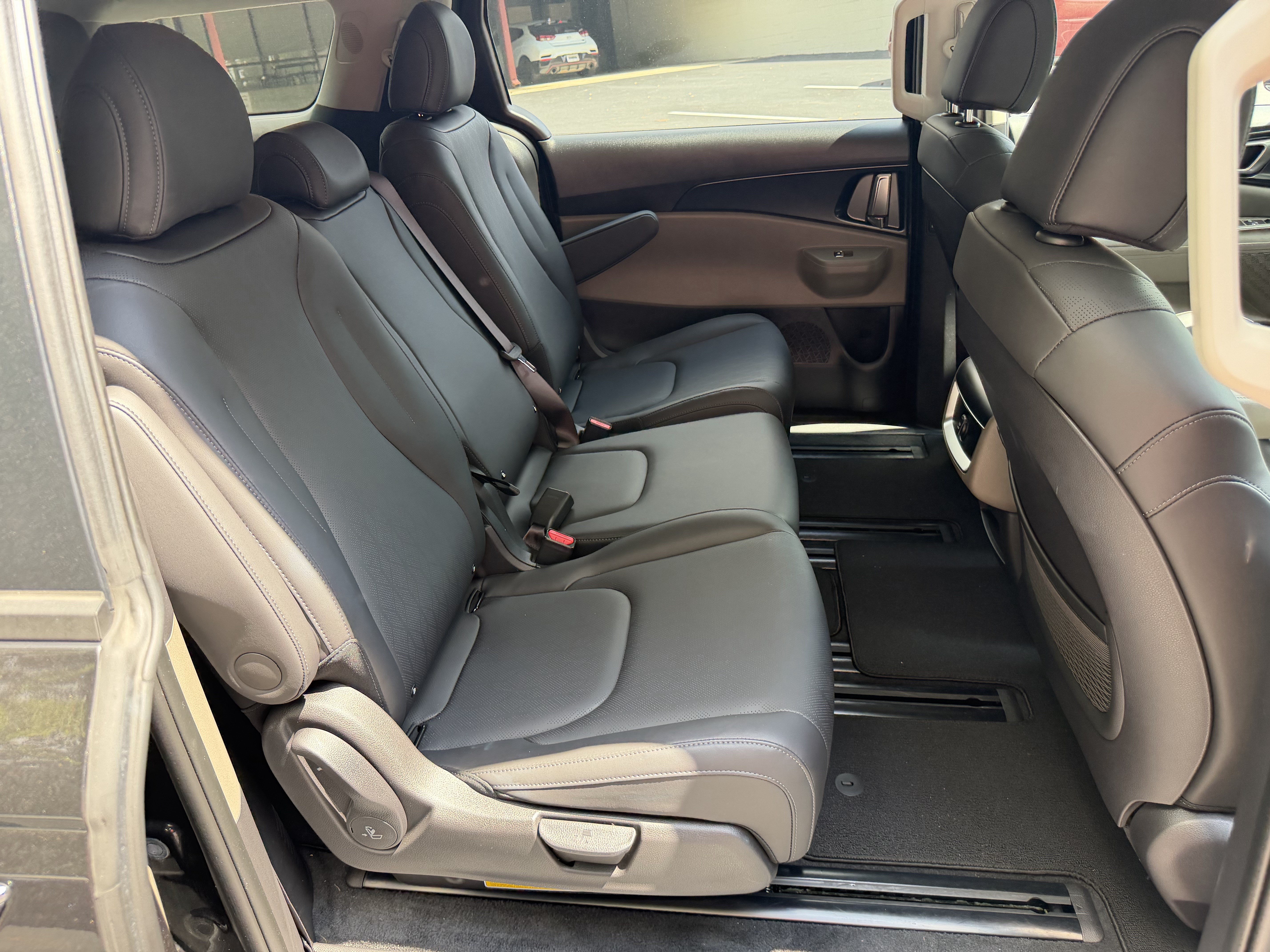 Certified 2026 Kia Carnival FWD image 15