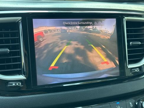 Used 2021 Chrysler Pacifica Touring-L FWD image 21