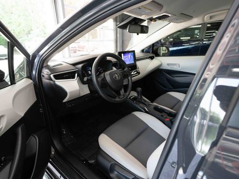 Used 2025 Toyota Corolla LE FWD image 8
