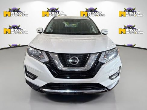 Used 2017 Nissan Rogue SV FWD image 2