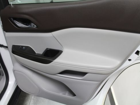 Used 2017 GMC Acadia SLT image 32