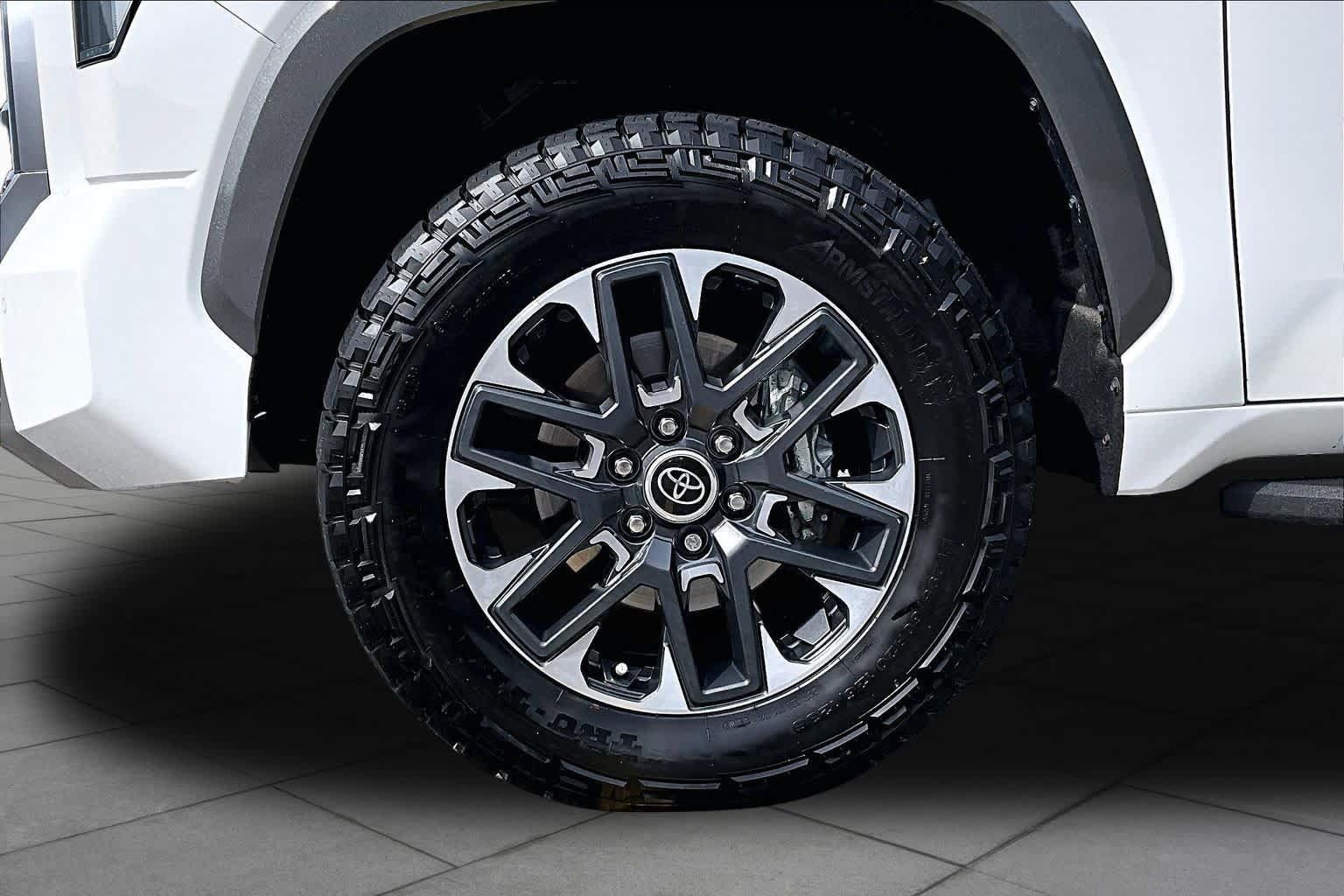 Used 2024 Toyota Tundra Limited AWD/4WD image 11
