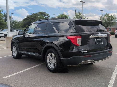 Certified 2021 Ford Explorer XLT w/ Equipment Group 202A RWD image 6