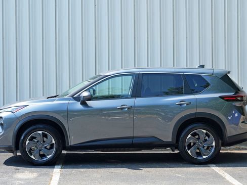 Used 2025 Nissan Rogue SV FWD image 42