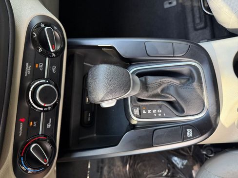 Used 2025 Kia Soul LX w/ LX Technology Package FWD image 38