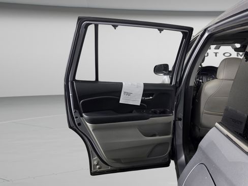 Used 2020 Honda Pilot Touring image 29