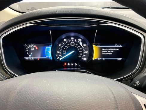 Used 2017 Ford Fusion SE w/ Fusion SE Technology Package image 19