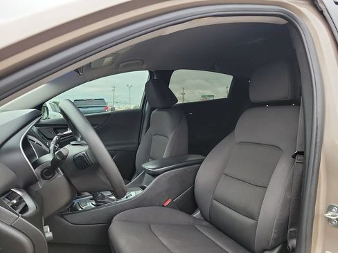 Used 2022 Chevrolet Malibu LT FWD image 11