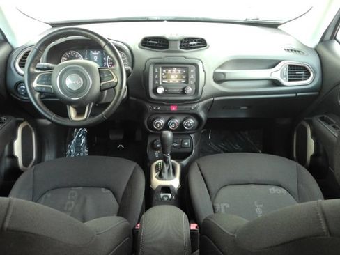 Used 2017 Jeep Renegade Latitude w/ Cold Weather Group AWD/4WD image 3