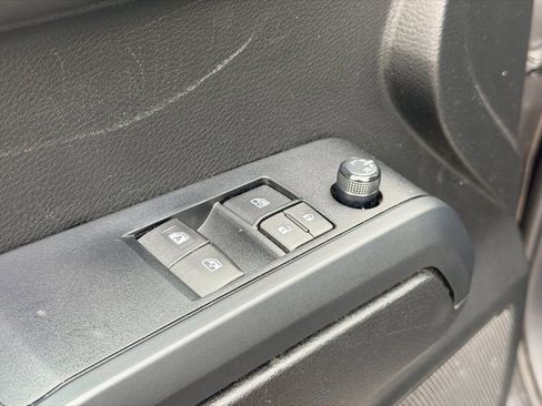 Used 2019 Toyota Tacoma SR5 image 16