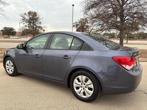 Used 2014 Chevrolet Cruze LS image 6