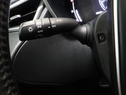 Used 2023 Toyota Corolla Cross XLE w/ Convenience Package FWD image 26