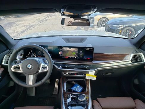 New 2026 BMW X5 xDrive40i w/ M Sport Package AWD/4WD image 8