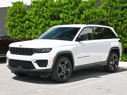 Used 2023 Jeep Grand Cherokee Altitude