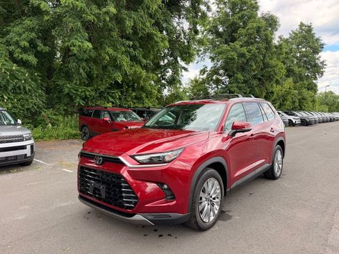 Used 2025 Toyota Grand Highlander AWD image 8
