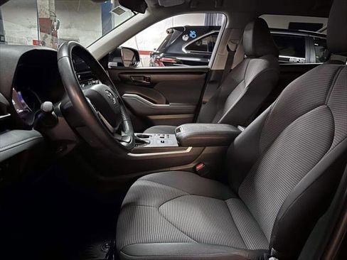 Certified 2023 Toyota Highlander LE image 13