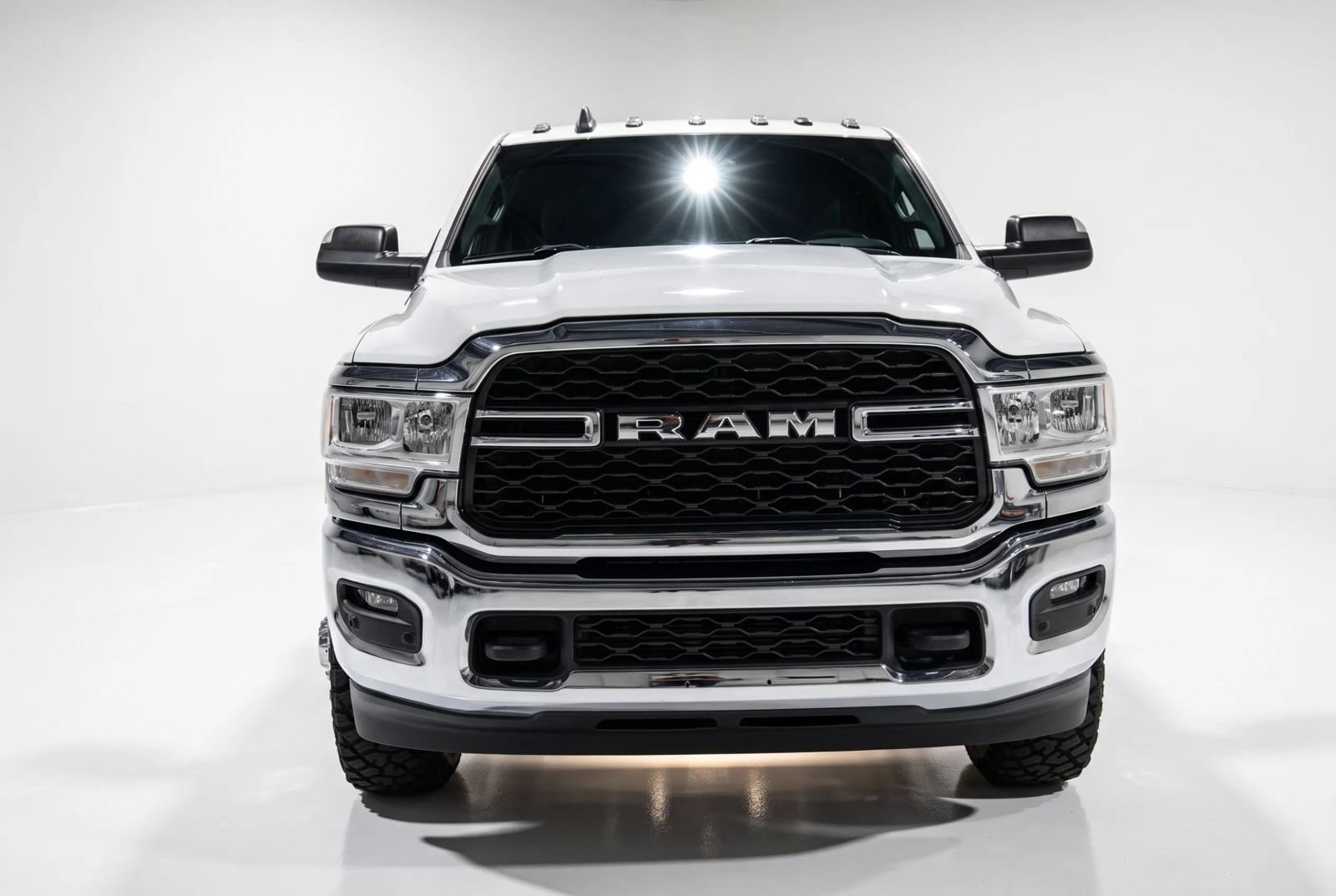 Used 2021 RAM 3500 Tradesman w/ Chrome Appearance Group AWD/4WD image 4