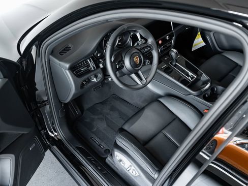 New 2026 Porsche Macan AWD/4WD image 4