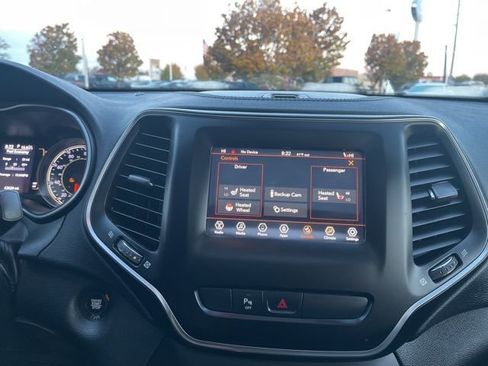 Used 2020 Jeep Cherokee Latitude Plus image 24