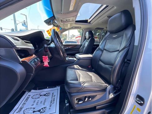 Used 2018 Cadillac Escalade Premium Luxury AWD/4WD image 15