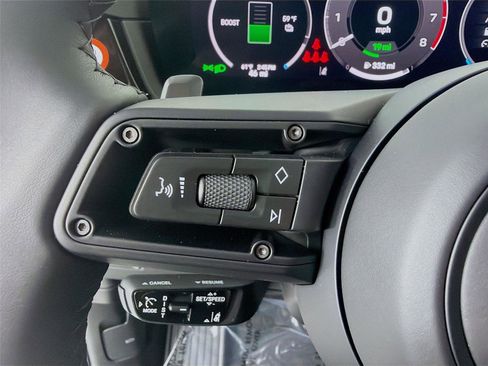 New 2025 Porsche Cayenne E-Hybrid image 14