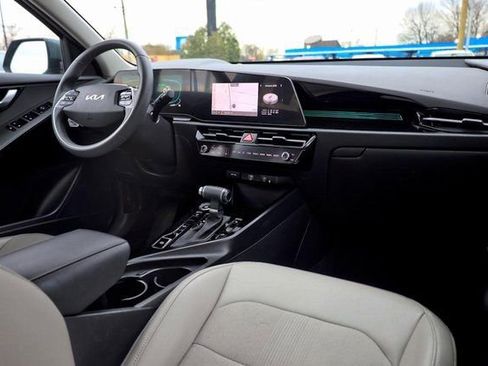 Used 2025 Nissan Altima 2.5 SV image 37