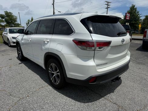 Used 2016 Toyota Highlander XLE FWD image 5