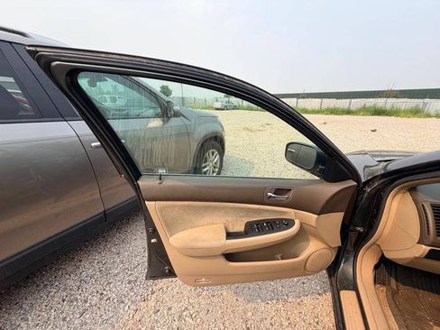 Used 2004 Honda Accord LX image 22