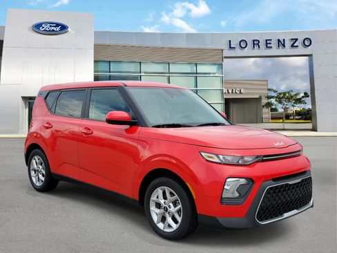 Used 2022 Kia Soul LX w/ Technology Package FWD image 3