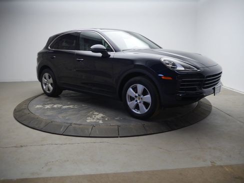 Certified 2023 Porsche Cayenne AWD/4WD image 9