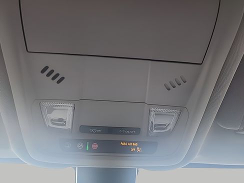 Used 2023 Chevrolet Equinox LT image 24