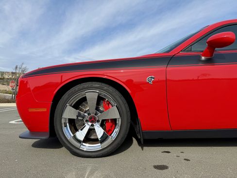 Used 2015 Dodge Challenger SRT Hellcat image 23