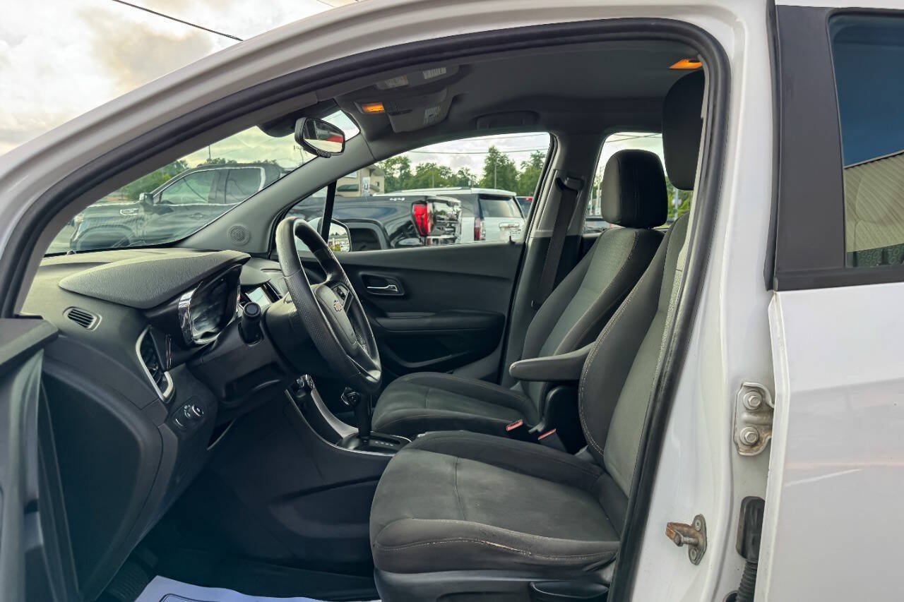 Used 2019 Chevrolet Trax LS AWD/4WD image 16
