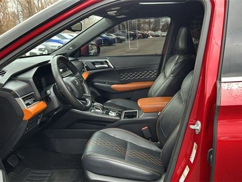 Used 2024 Mitsubishi Outlander SEL image 9
