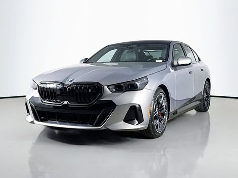 Used 2024 BMW i5 eDrive40i w/ Executive Package image 3
