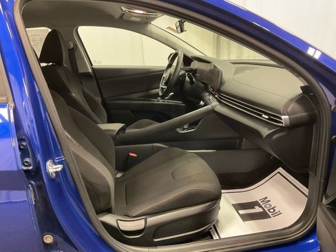 Used 2023 Hyundai Elantra SEL w/ Convenience Package image 28