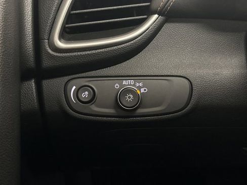 Used 2022 Chevrolet Trax LT w/ LT Convenience Package image 47