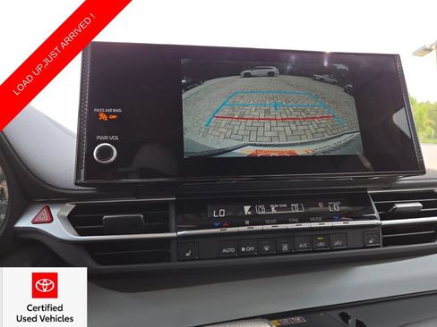 Certified 2025 Toyota Sienna XLE FWD image 35