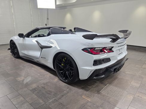 Used 2023 Chevrolet Corvette Z06 w/ Z07 Performance Package RWD image 4