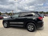 Used 2013 Jeep Grand Cherokee Laredo w/ Laredo E Group image 2