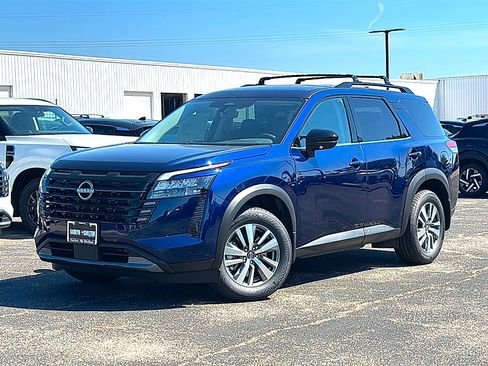 New 2026 Nissan Pathfinder SL FWD image 2