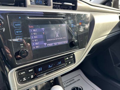 Used 2019 Toyota Corolla L image 16