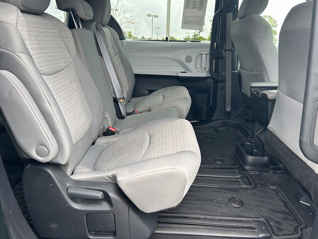 Used 2025 Toyota Sienna LE AWD/4WD image 27