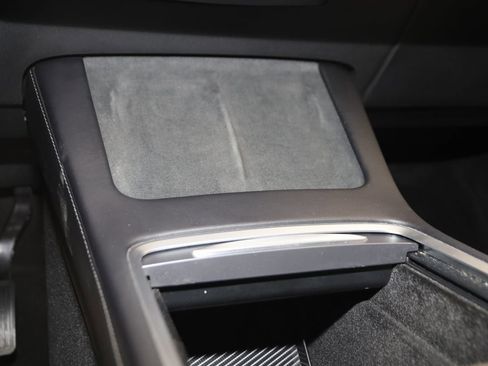 Used 2022 Tesla Model Y Long Range image 29