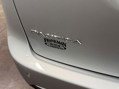 Used 2024 Chrysler Pacifica Touring-L image 54